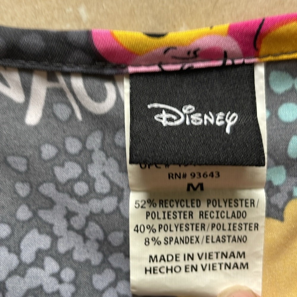 Disney Winnie the pooh, Very huggable scrub top M - Picture 5 of 6